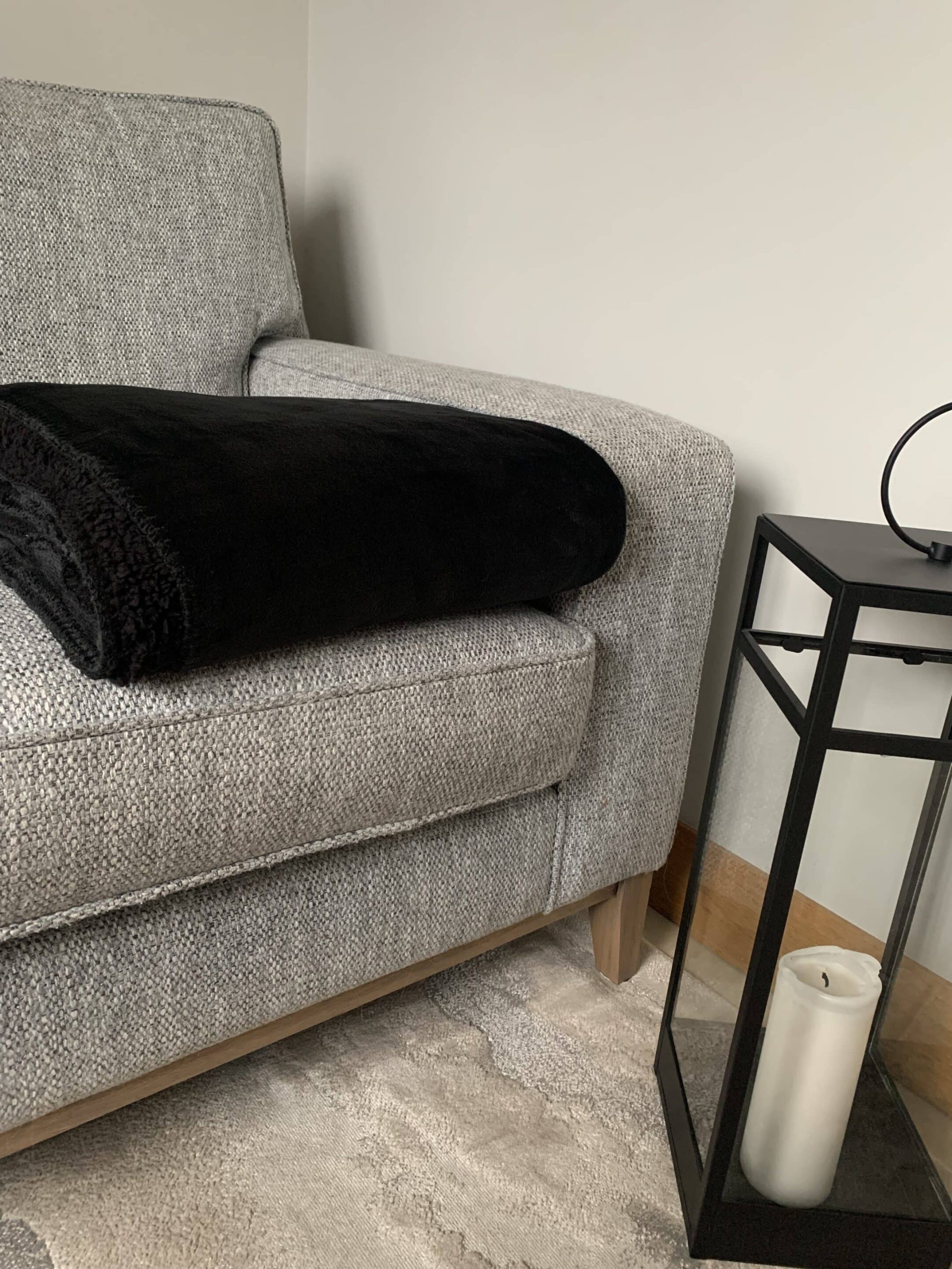 Cosy Black Throw