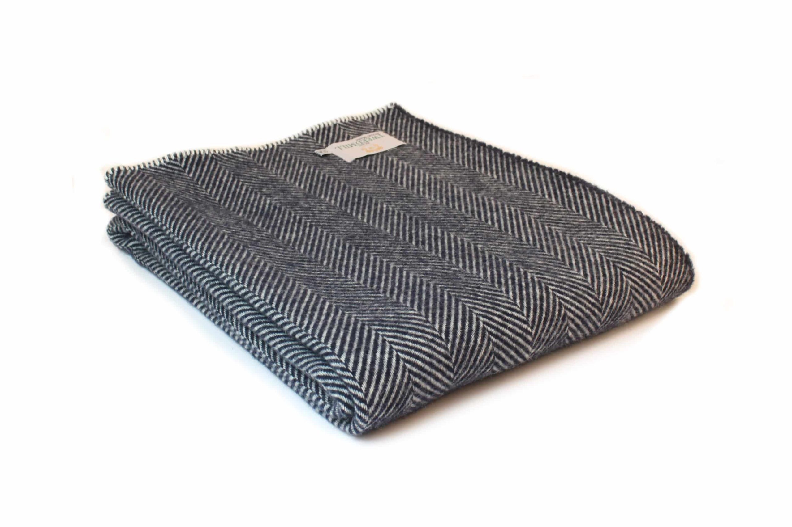 Fishbone Throw in Navy