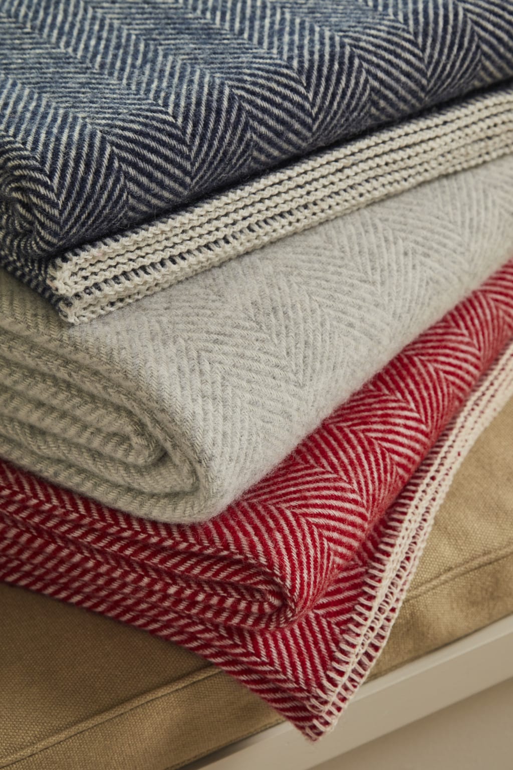 Fishbone Throw in Navy